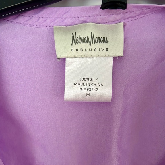 Neiman Marcus 100% silk blouse 💜 - Picture 4 of 5